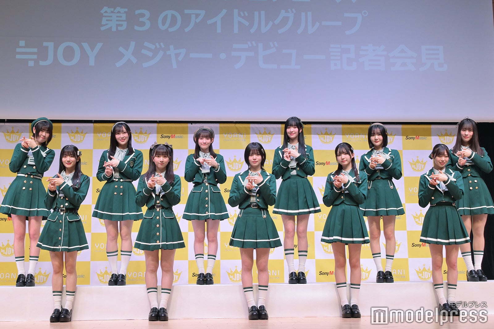 ≒JOY（後列左から）小澤愛実、逢田珠里依、山野愛月、山田杏佳、藤沢莉子、高橋舞（前列左から）大信田美月、天野香乃愛、江角怜音、市原愛弓、村山結香（C）モデルプレス