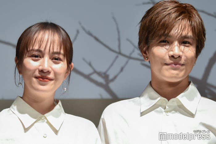 比嘉愛未、岩田剛典(C)モデルプレス