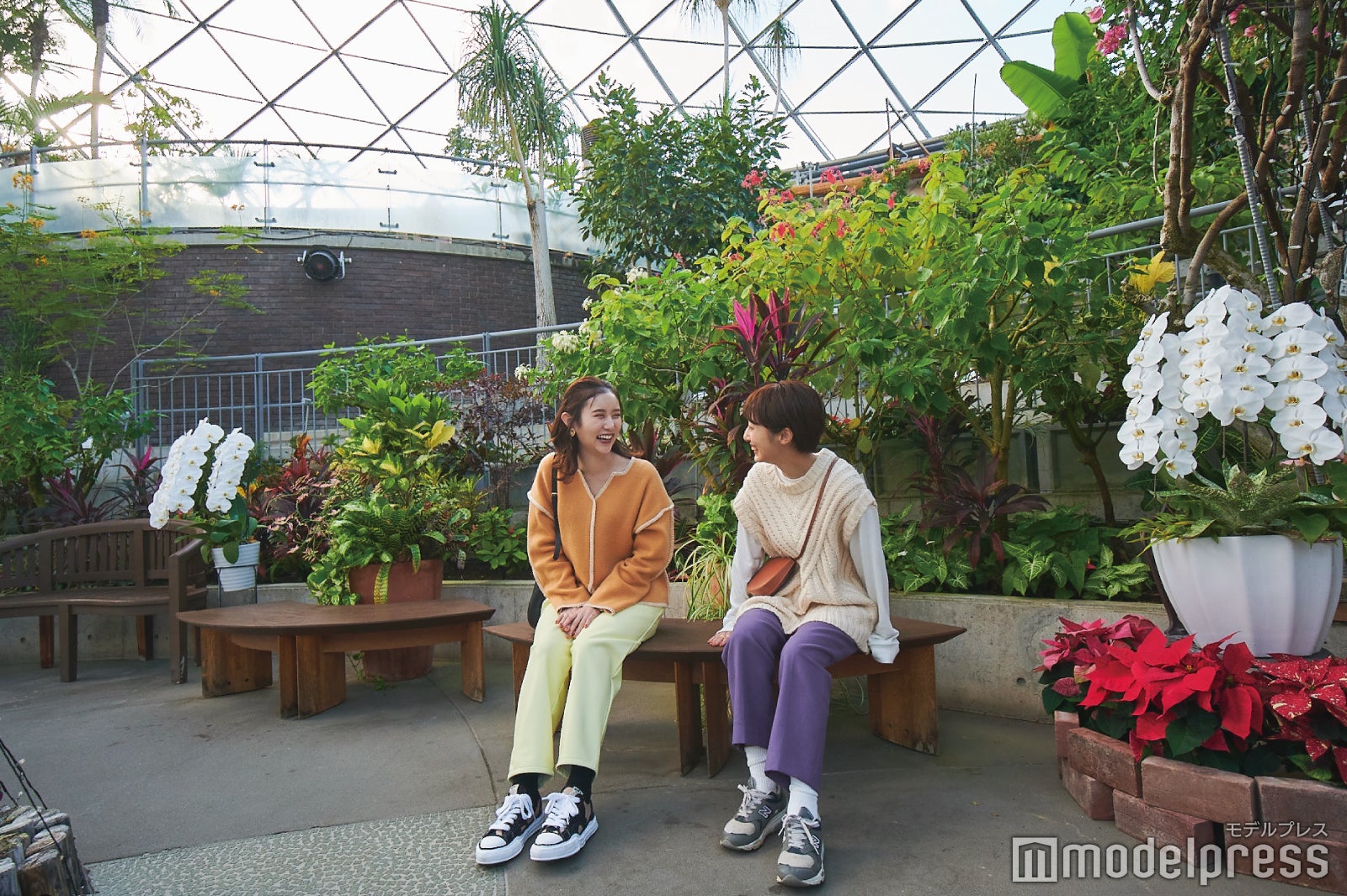 キレイなお花に囲まれていると幸せな気分に（C）モデルプレス