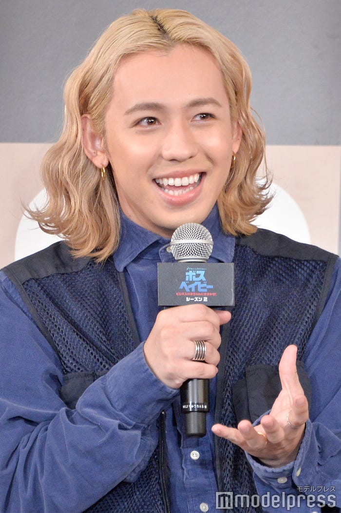 息子・リンクくんのおならを再現するりゅうちぇる (C)モデルプレス