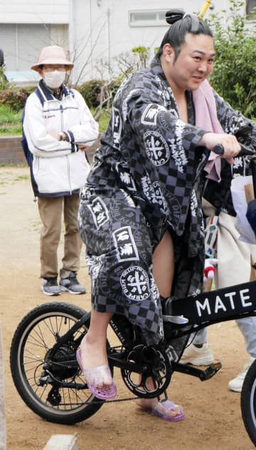 炎鵬が2箇所骨折を告白、関取復帰あきらめん「まだ心は燃えている」先場所大一番で無念も