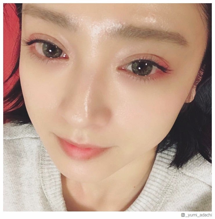 安達祐実、カラコンを入れたドアップショットが可愛すぎ「お人形みたい」「お肌つやつや」と絶賛の声