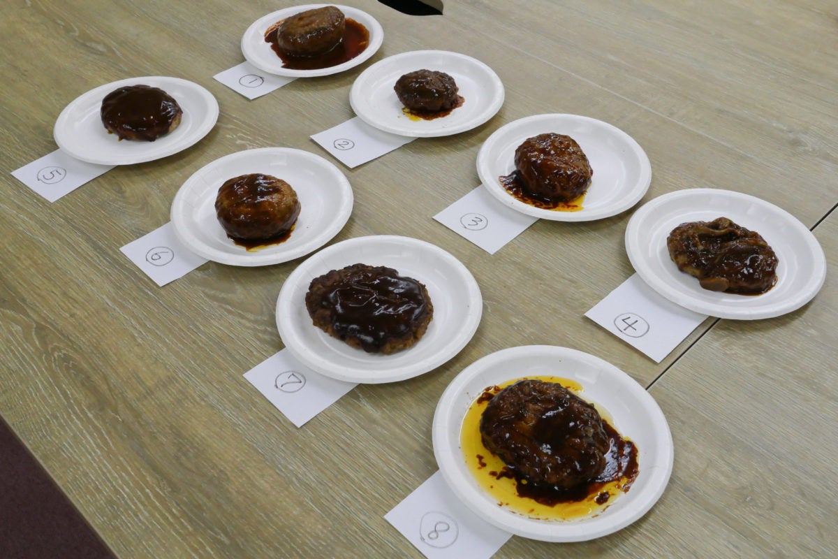 ハンバーグ食べ比べ