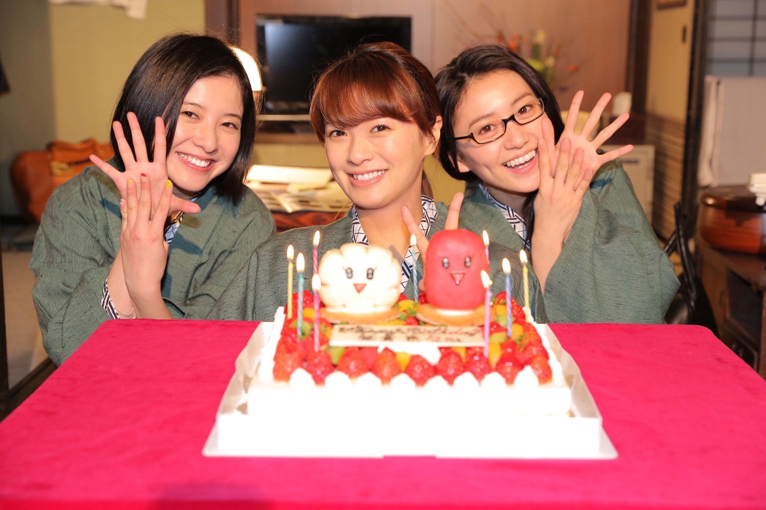 榮倉奈々バースデー「タラレバ」吉高由里子＆大島優子がサプライズ祝福「不思議な巡り合わせで…」