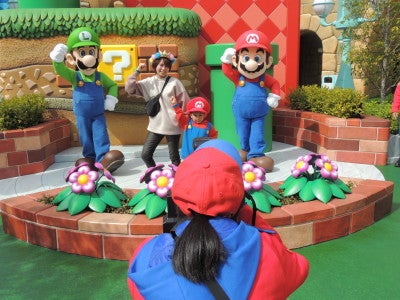 「マリオ&ルイージ・フォト・オプチュニティ」ではマリオとルイージと一緒に写真撮影ができます