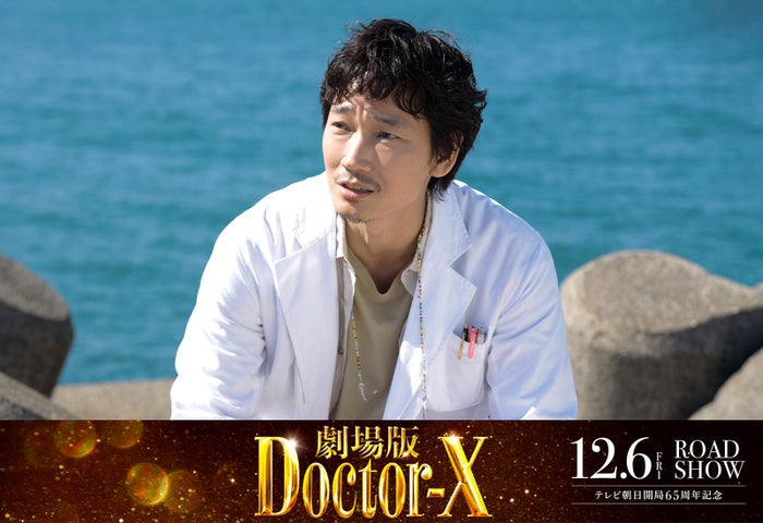 綾野剛「劇場版ドクターX」出演決定 大門未知子の過去を知る重要人物