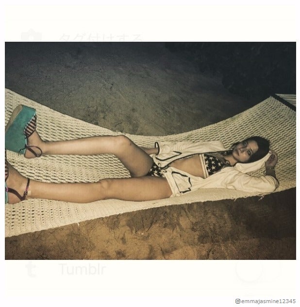 瑛茉ジャスミン、色っぽビキニで美脚披露 抜群スタイルに絶賛の声