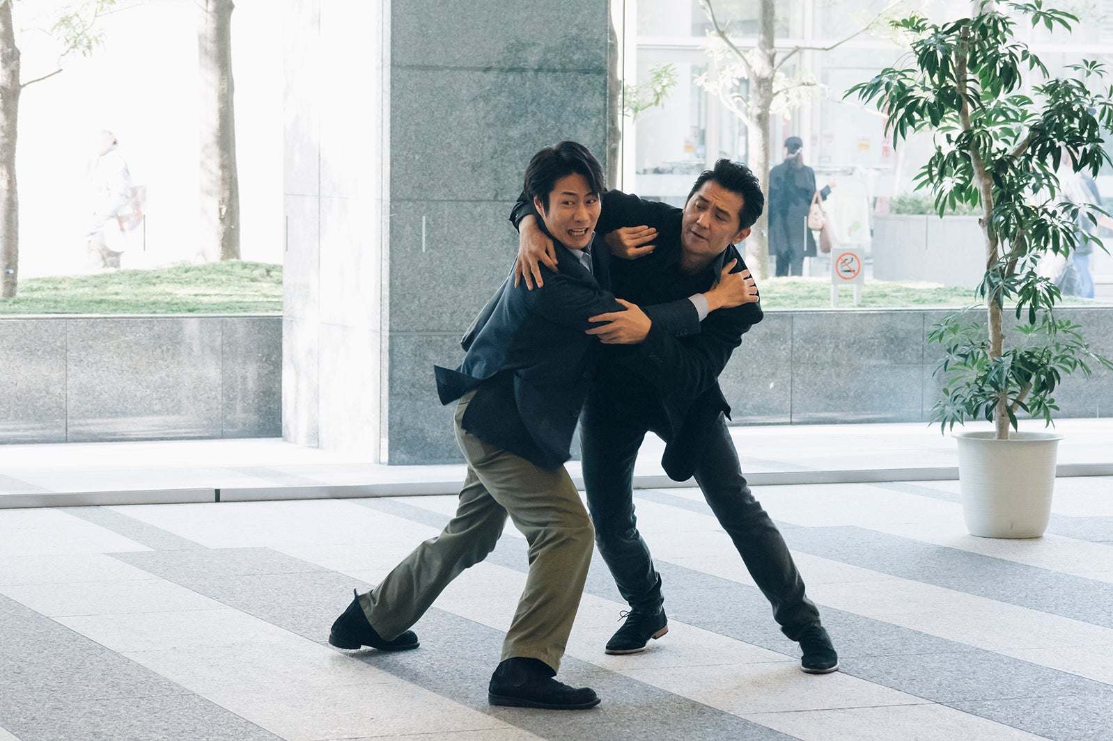 戸次重幸、村上淳／「電影少女」第10話より（C）「電影少女2018」製作委員会