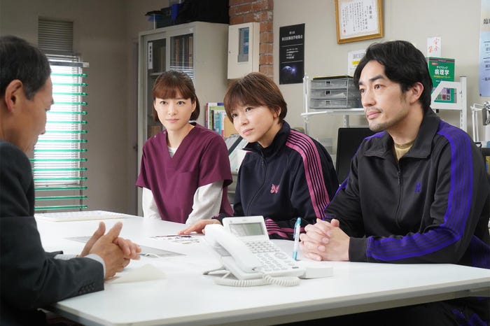上野樹里、山口智子、大谷亮平「監察医 朝顔」第13話より(C)フジテレビ