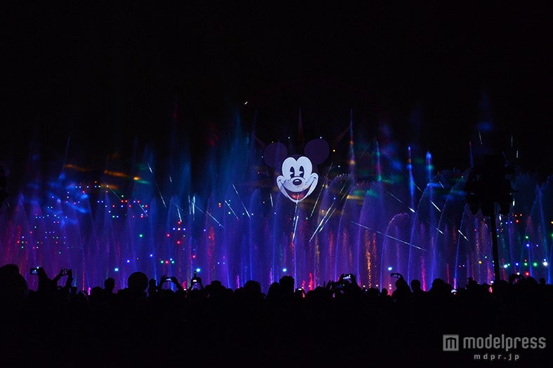 ウォーターショー「ワールド・オブ・カラー：セレブレート！ワンダフル・ワールド・オブ・ウォルト・ディズニー」