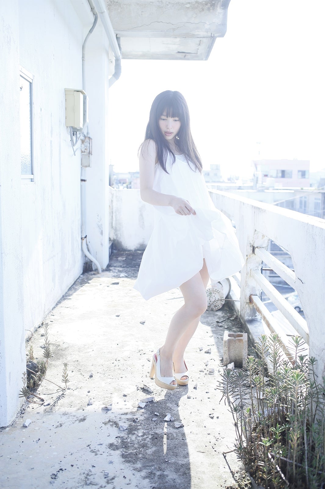 「ファースト写真集 桜井日奈子です。」／KADOKAWA発行 撮影：桑島智輝