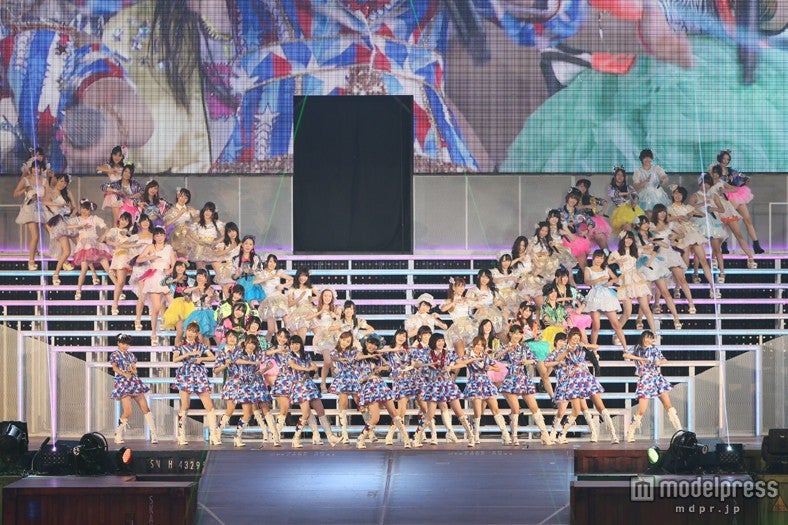AKB48 2013真夏のドームツアー～まだまだ、やらなきゃいけないことがある～」大阪公演2日目より（C）AKS
