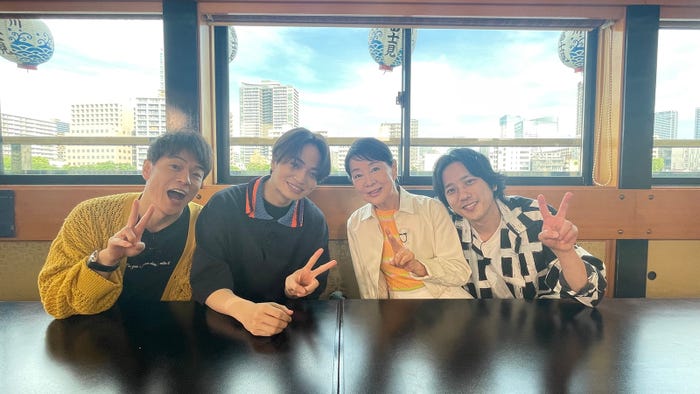 (左から)陣内智則、菊池風磨、吉永小百合、二宮和也(C)日本テレビ