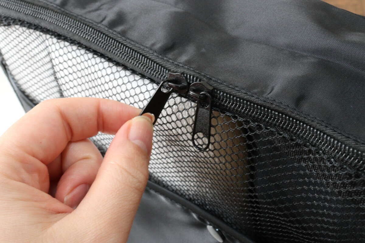 トラベル収納ケース（外ポケット付）　ファスナー