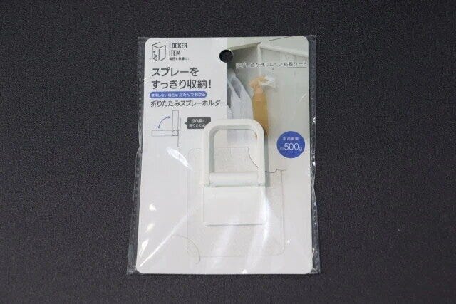 セリアの粘着シート　折りたたみスプレーホルダーのパッケージ