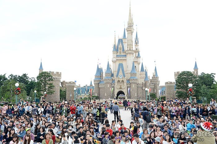 ゲストが詰めかける/ディズニーランド