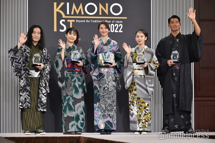 (左から)又吉直樹、アイナ・ジ・エンド、観月ありさ、吉岡里帆、槙野智章氏(C)モデルプレス