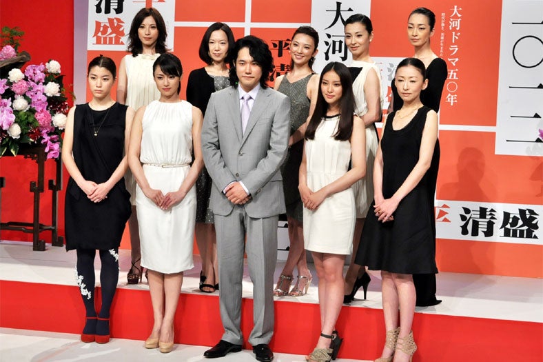 （上段左から）加藤あい、和久井映見、田中麗奈、檀れい、りょう（下段左から）成海璃子、深田恭子、松山ケンイチ、武井咲、松雪泰子