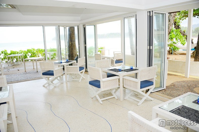 プールを抜けるともう1つオーシャンビューのダイニングが