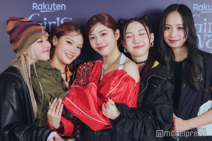 UN1CON(左から)マナミ、ジョア、アカリ、ココロ、ナレ(C)モデルプレス