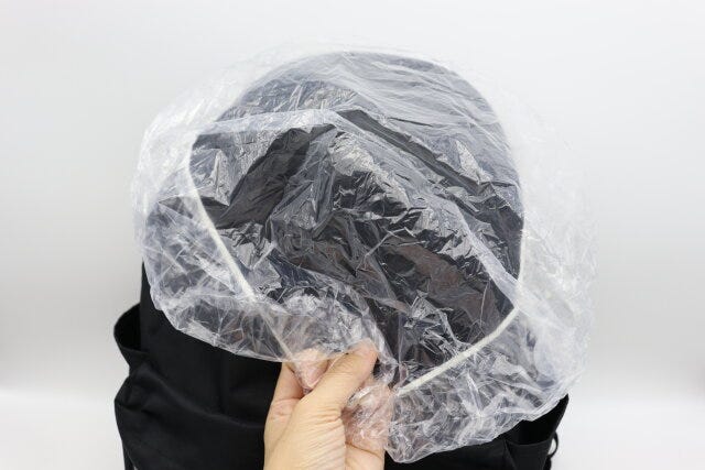 ダイソーの便利な携帯用簡易レインバッグカバー（リュックサック用）