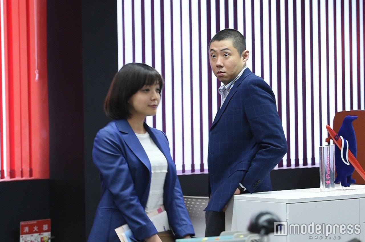 我妻三輪子、荒川良々／「家族ノカタチ」第9話より／画像提供：TBS