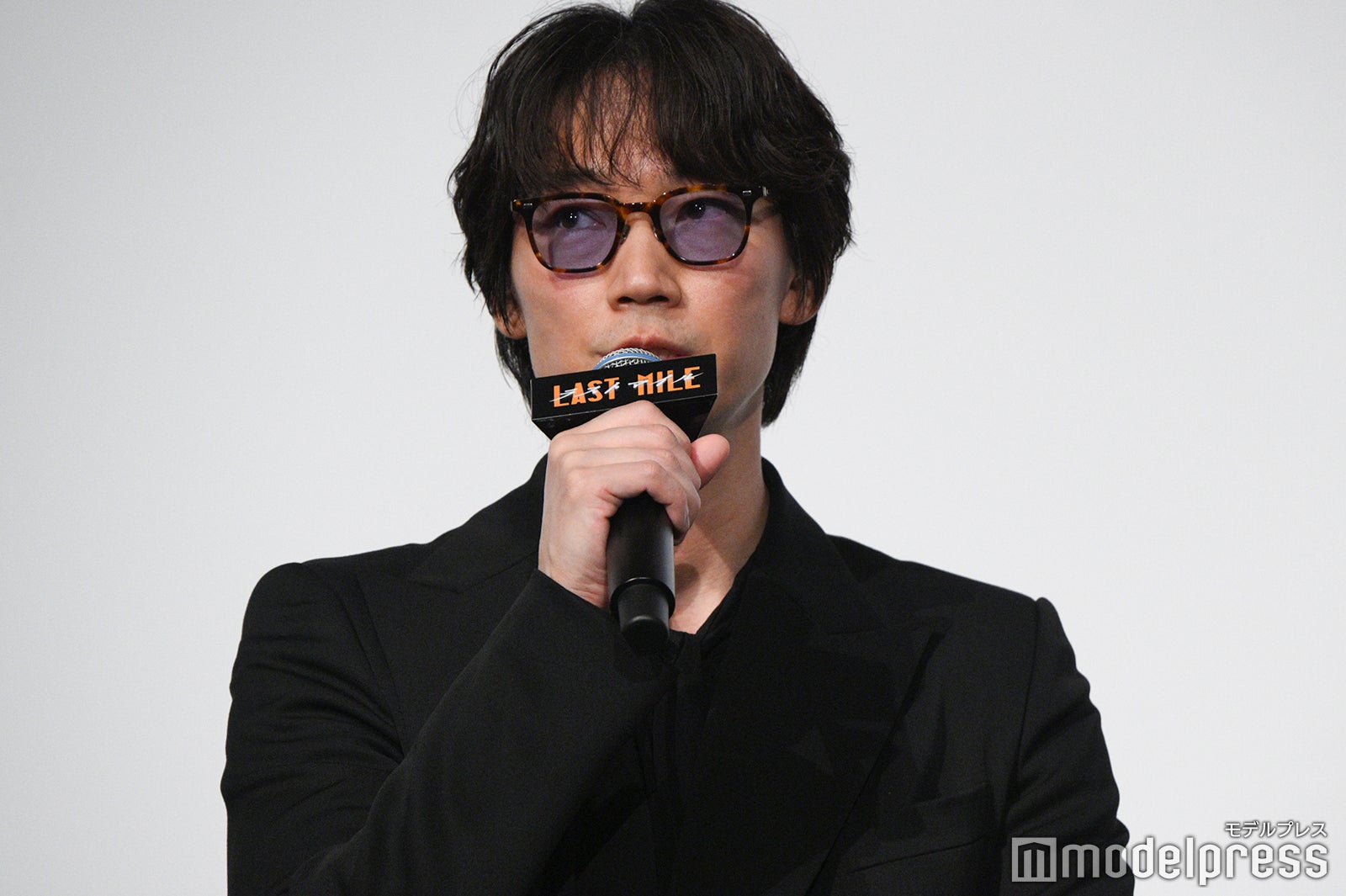 綾野剛「ラストマイル」イベントで「MIU404」伊吹サングラス着用した理由「本当の意味で最後かもなと…」 - モデルプレス