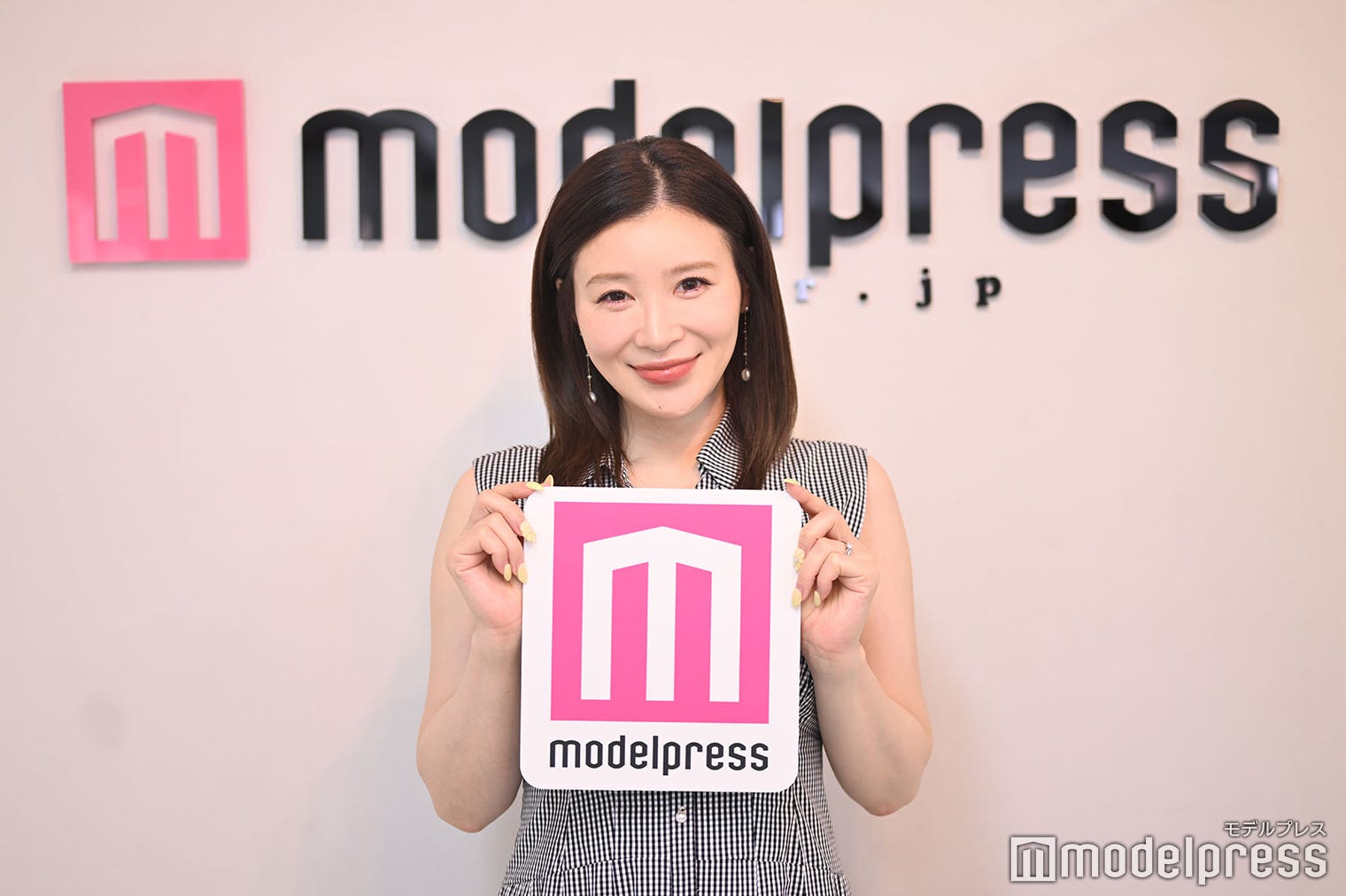 手島優、“号泣結婚式”振り返る ファンだった年下夫との出会い・新婚生活…「40歳にして嫁に行けました」<インタビュー前編>