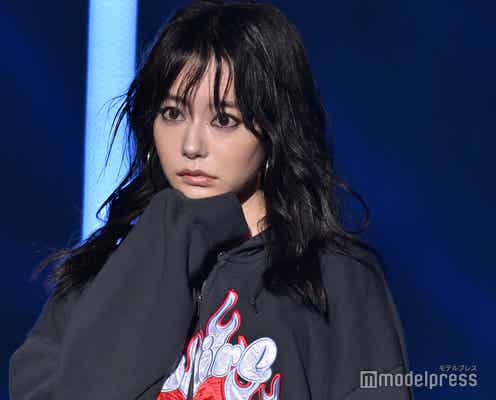 なこなこカップル・なごみ、“ギャル風”コーデで美脚チラ見せ<TGC2023A/W>