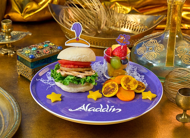 ＜アラジン＞バーガープレート　税込2,090円（C）Disney