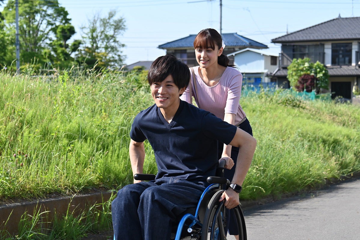 松坂桃李、山本美月／「パーフェクトワールド」より（C）カンテレ