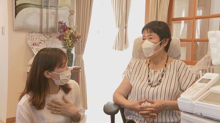 綾瀬はるか、田中稔子(C)TBS