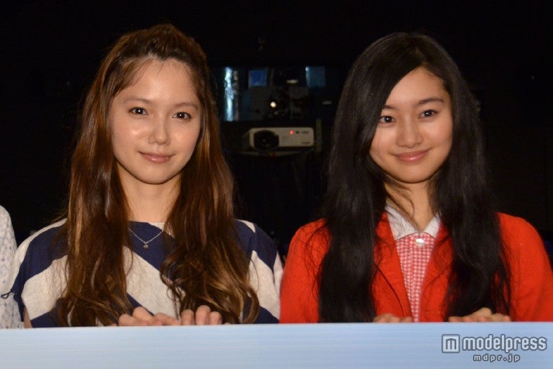 （左から）宮崎あおい、忽那汐里