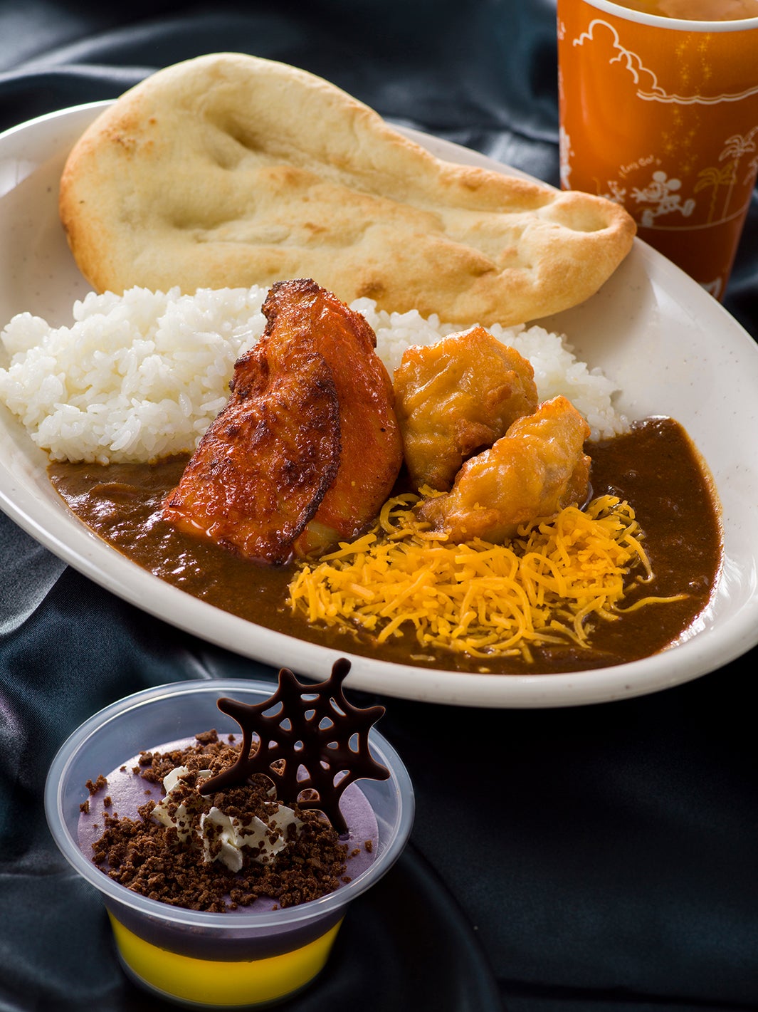 スペシャルセット1,580円／販売店舗「カスバ・フードコート （C）Disney