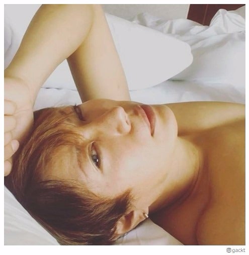 Gackt すっぴん寝起き 限界ギリギリ肉体美披露に反響殺到 見えそう 朝からセクシー モデルプレス