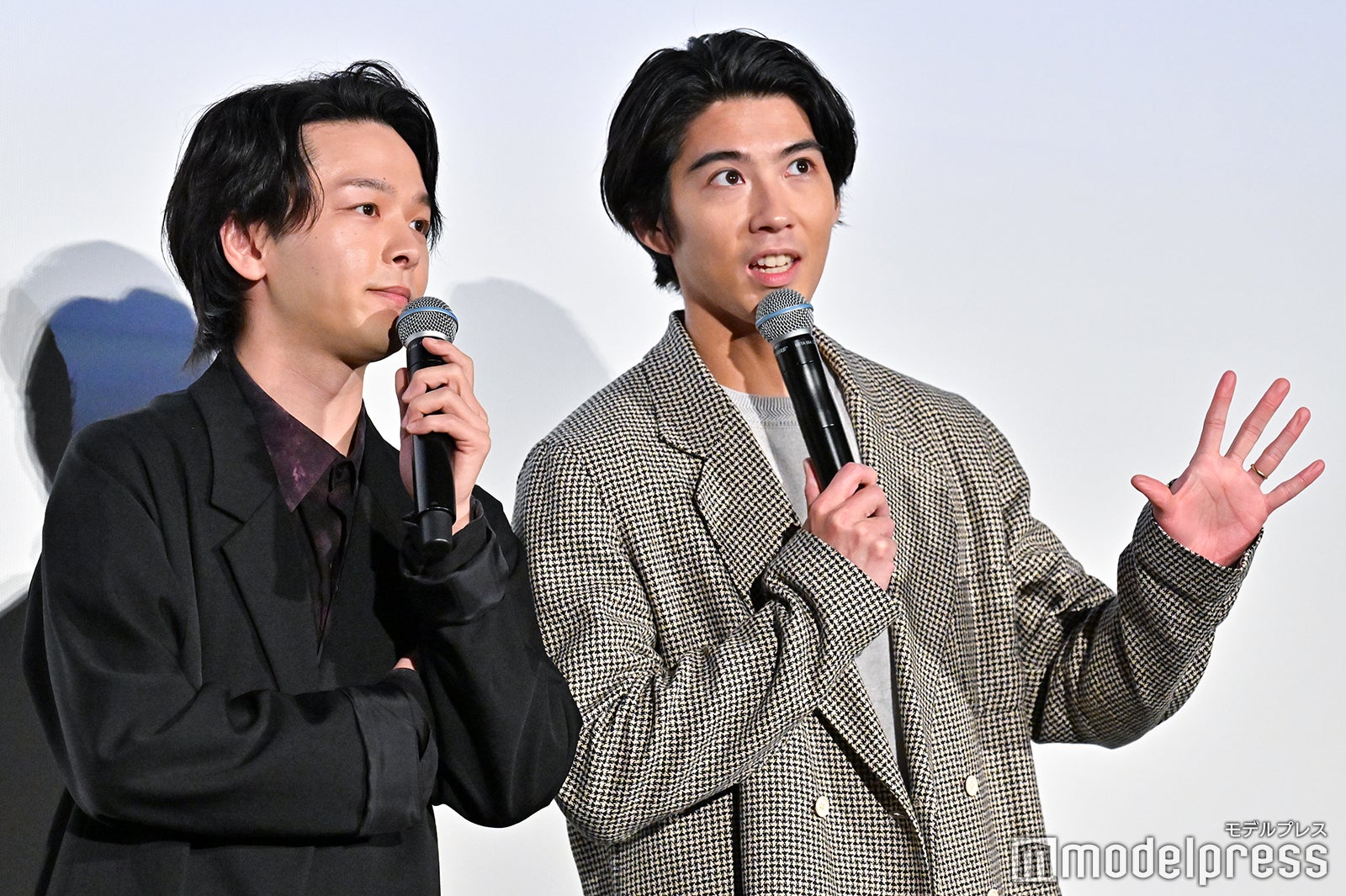中村倫也、賀来賢人（C）モデルプレス