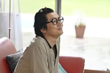 あのときキスしておけば 消えゆく オジ巴 井浦新 桃地 松坂桃李 キスはできるのか モデルプレス