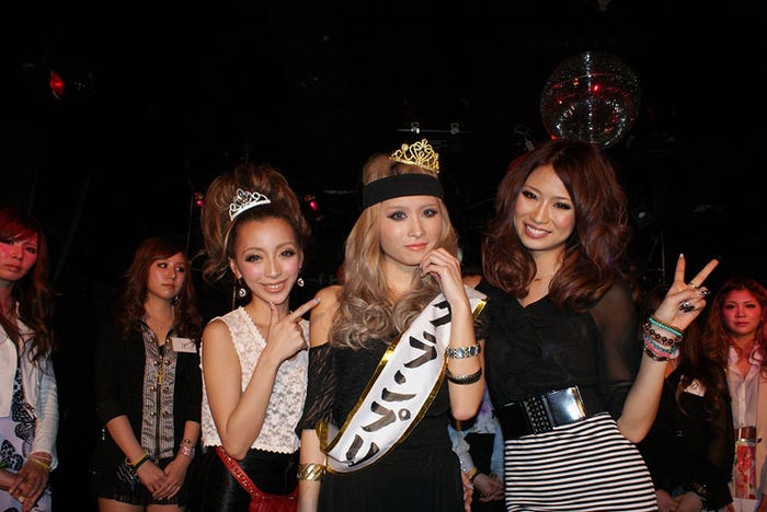 左から:ろみひ、高橋愛、愛奈