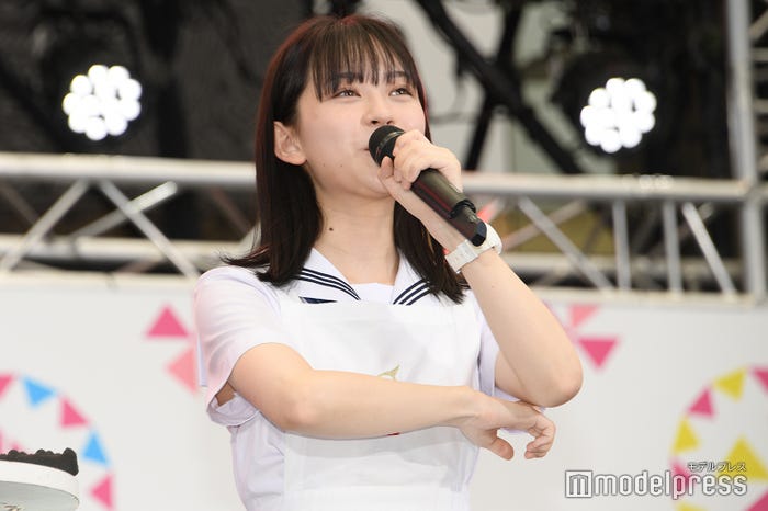 楽屋で待ち構えていた唐沢寿明を再現する畑芽育(C)モデルプレス