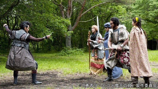 沢村一樹 盗賊役でナイフアクション披露 勇者ヨシヒコと魔王の城 モデルプレス