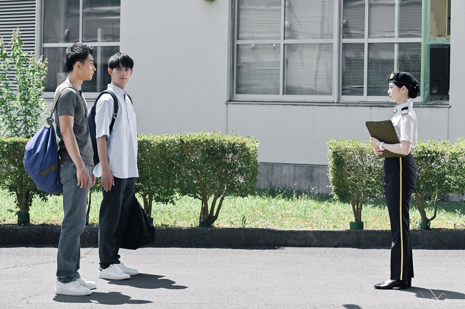 （左から）町田啓太、佐野勇斗、白石麻衣／「テッパチ！」第7話より（C）フジテレビ