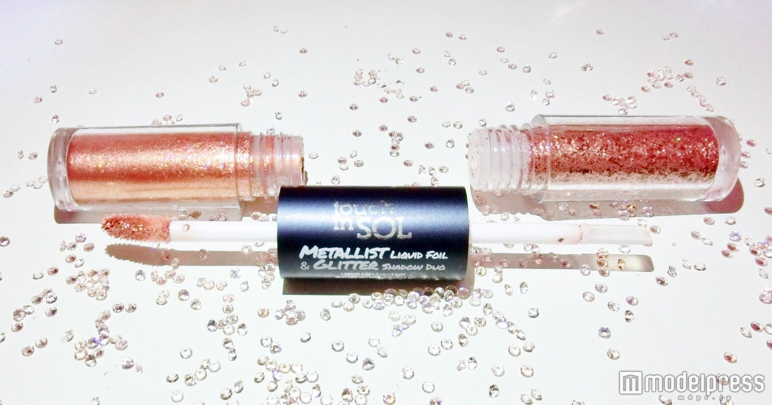 【touch in sol】
「メタリストリキッドホイル＆グリッター　シャドウデュオ“1”」／写真：mari（C）モデルプレス