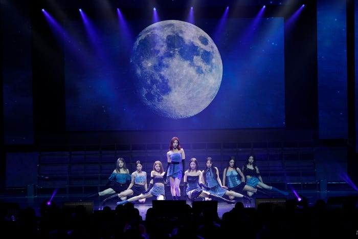 fromis_9「2022 fromis_9 concert<LOVE FROM.>IN JAPAN」より(P)&(C)PLEDIS Entertainment