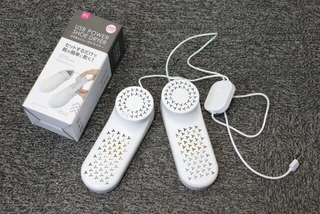 ダイソーのUSB式シューズドライヤー1