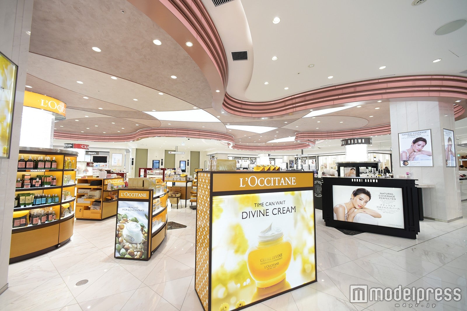 「ロッテ免税店銀座」店舗内観
