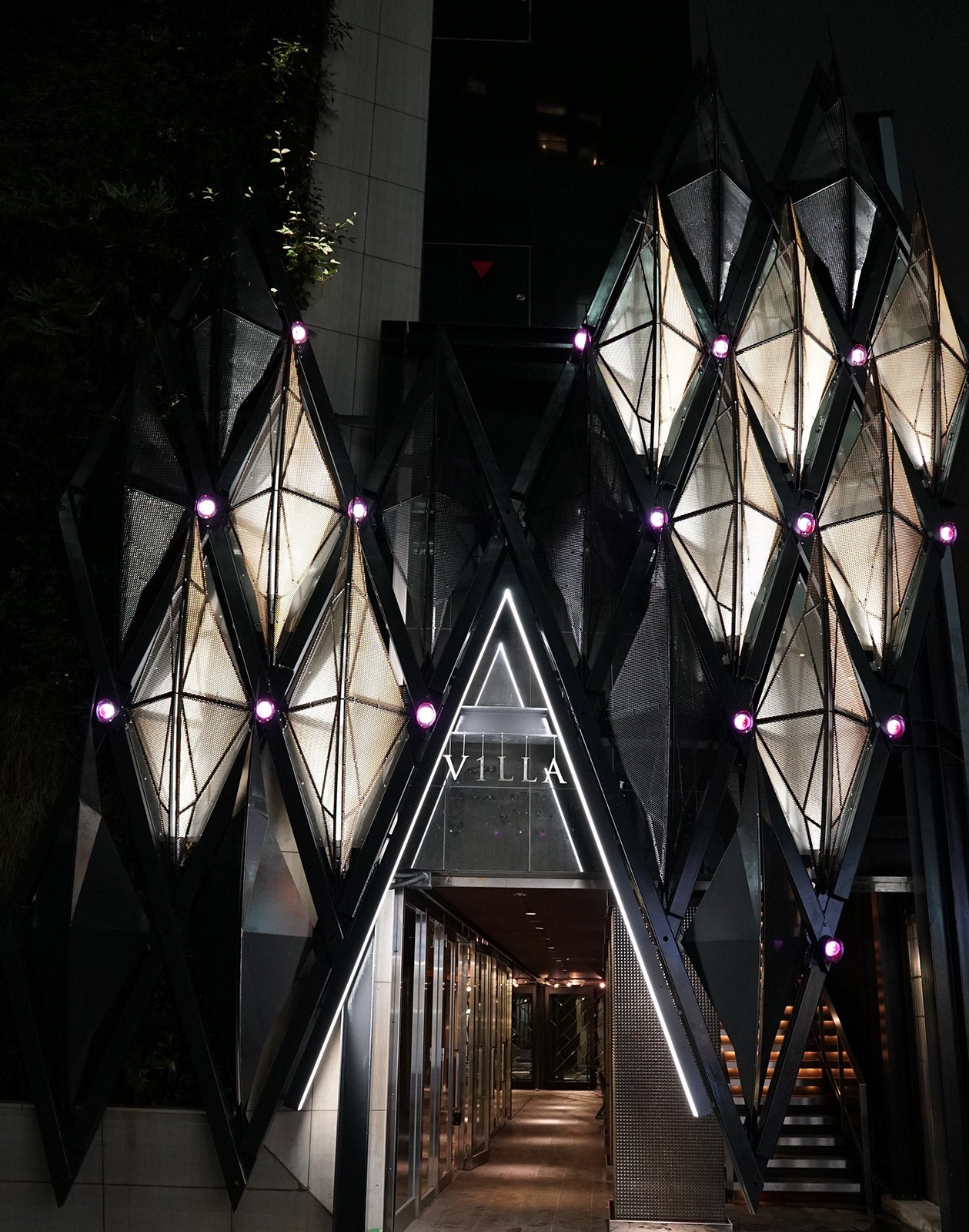 エントランス／画像提供：「TOWER OF VABEL」PR事務局