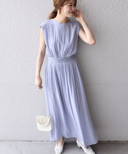 青ワンピースを大人っぽく着こなす 21年のコーデは色を上手に使って モデルプレス 青ワンピースを大人っぽく着こなす 21年のコーデは色を上手に使って モデルプレス