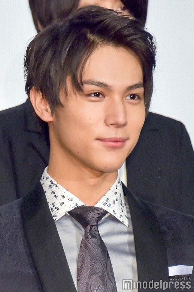 中川大志ヘア変遷 センターパートにマッシュ 変幻自在な爽やかスタイル モデルプレス