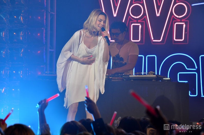 ライブだけでなくファッションショーにも登場した紗羅マリー