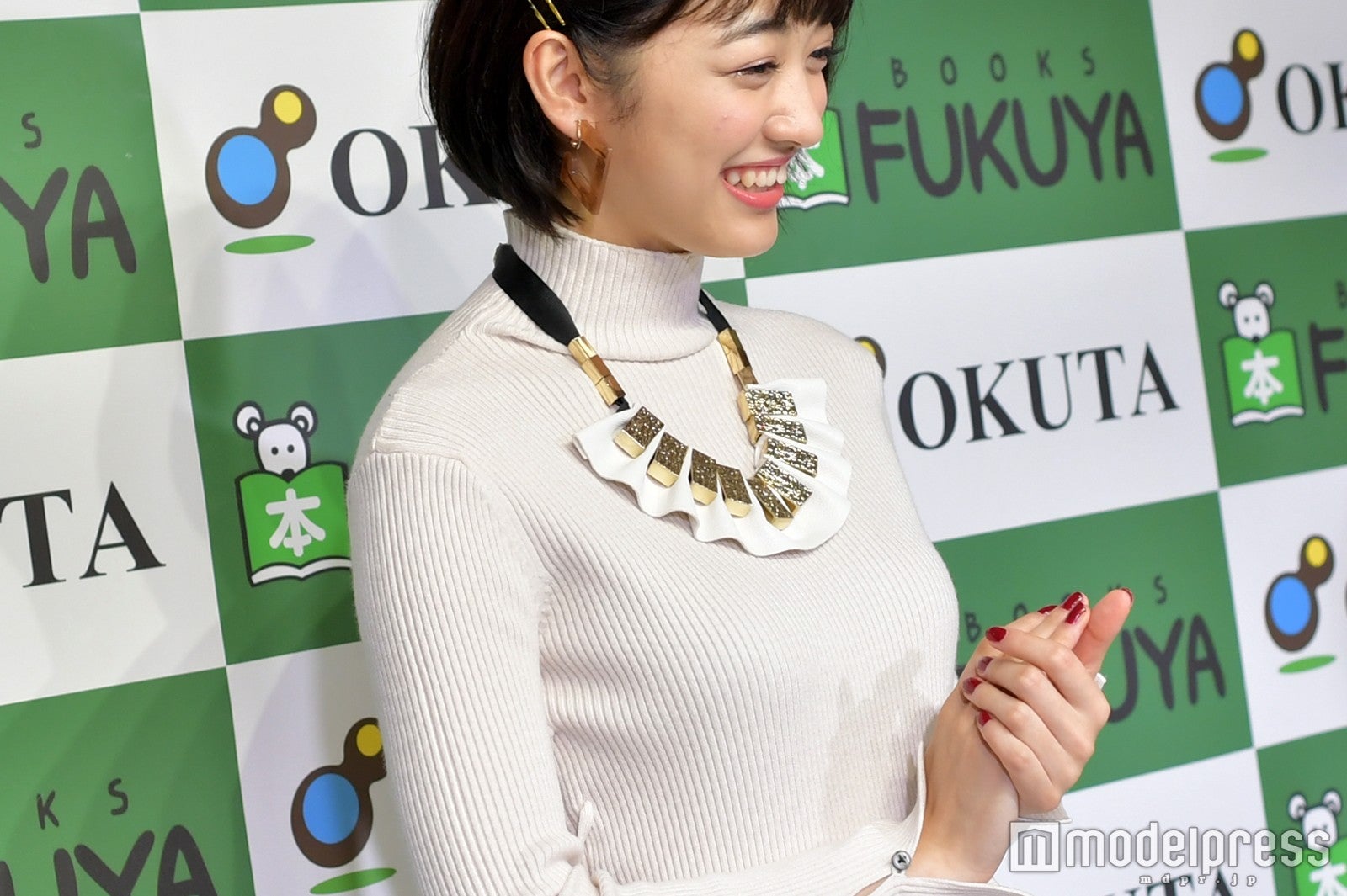 大ぶりアクセサリーがおしゃれ